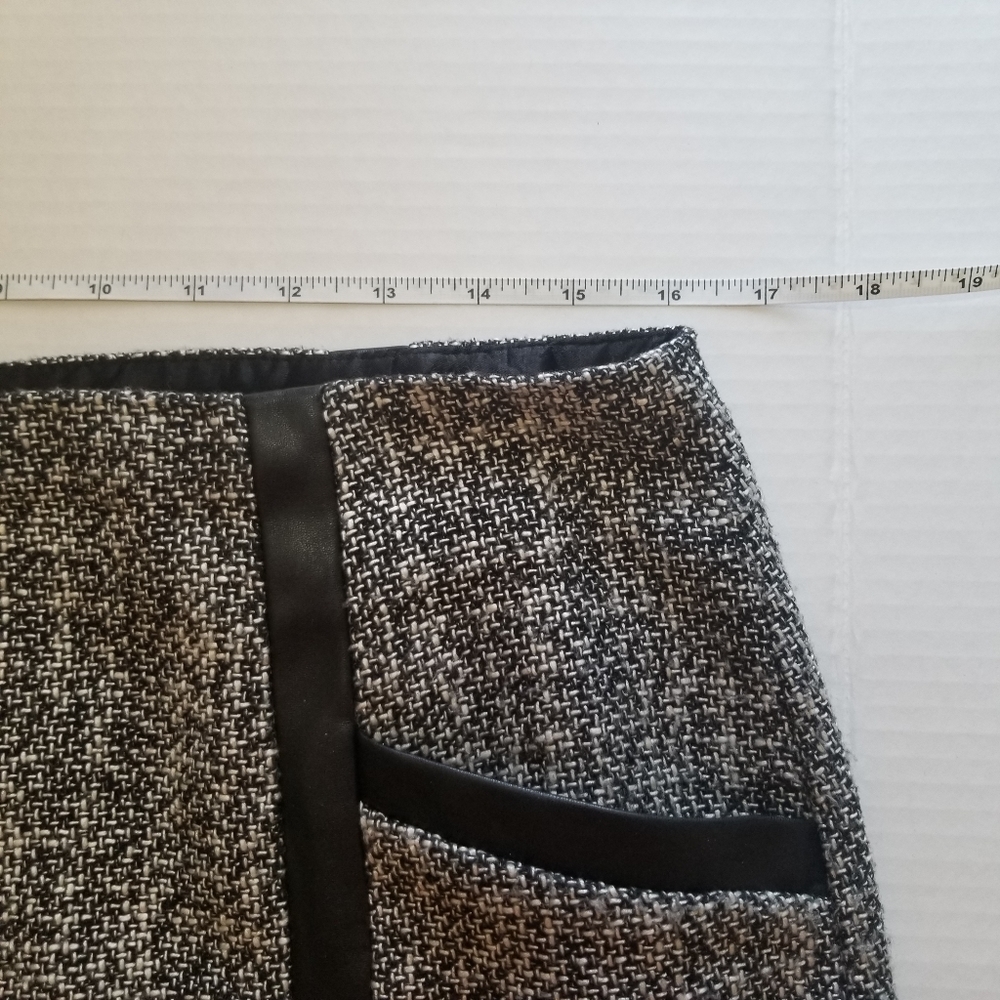 Banana Republic Mini Skirt Size 12 - Picture 7 of 7